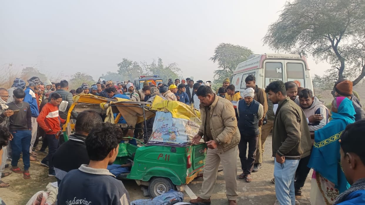 Unnao Road Accident speeding dump truck collided with an autorickshaw Three people died and five were injured