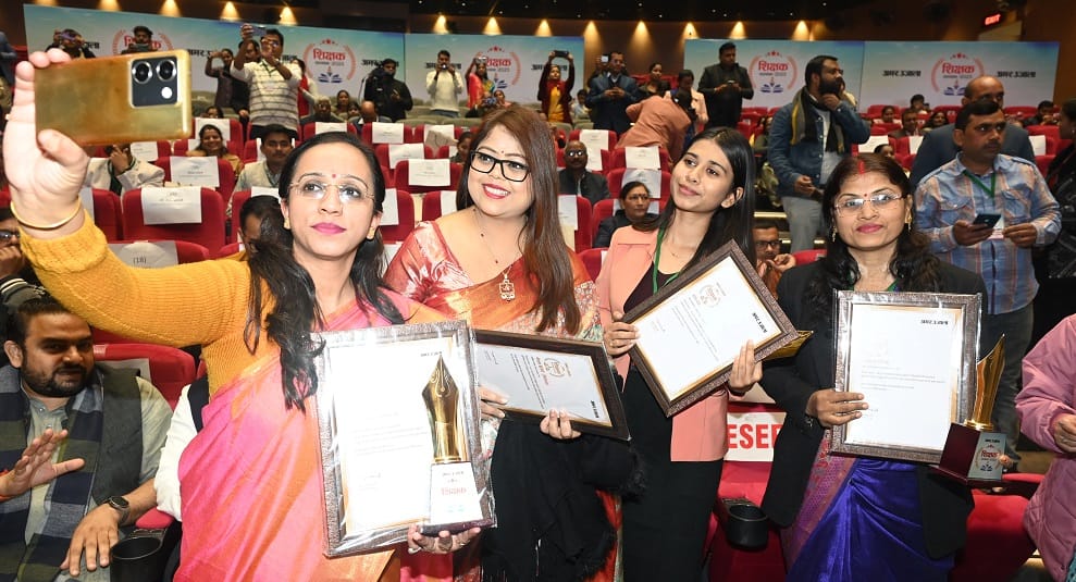 Kanpur Amar Ujala Teacher Award With joy teachers said Our years of hard work have finally paid off