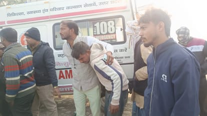 Unnao Road Accident: तेज रफ्तार डंपर ने ऑटो को मारी टक्कर, उड़े परखच्चे…मची भगदड़, तीन की मौत और पांच घायल Unnao Road Accident speeding dump truck collided with an autorickshaw Three people died and five were injured