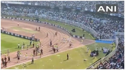 VIDEO: Lionel Messi Fans Create Chaos in Kolkata,Angry Over Early Exit from Stadium, Chairs and Bottles Thrown