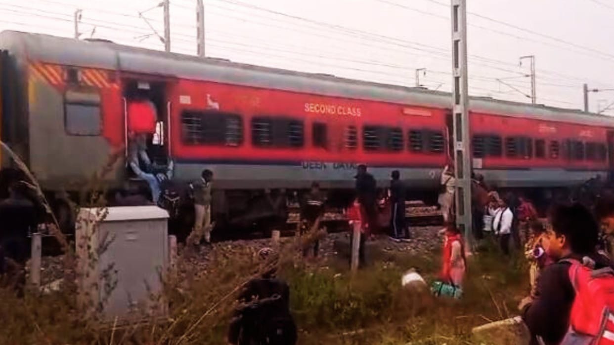 Explosion on Magadh Express incident occurred due to bursting of a fire extinguisher lid passenger rendered