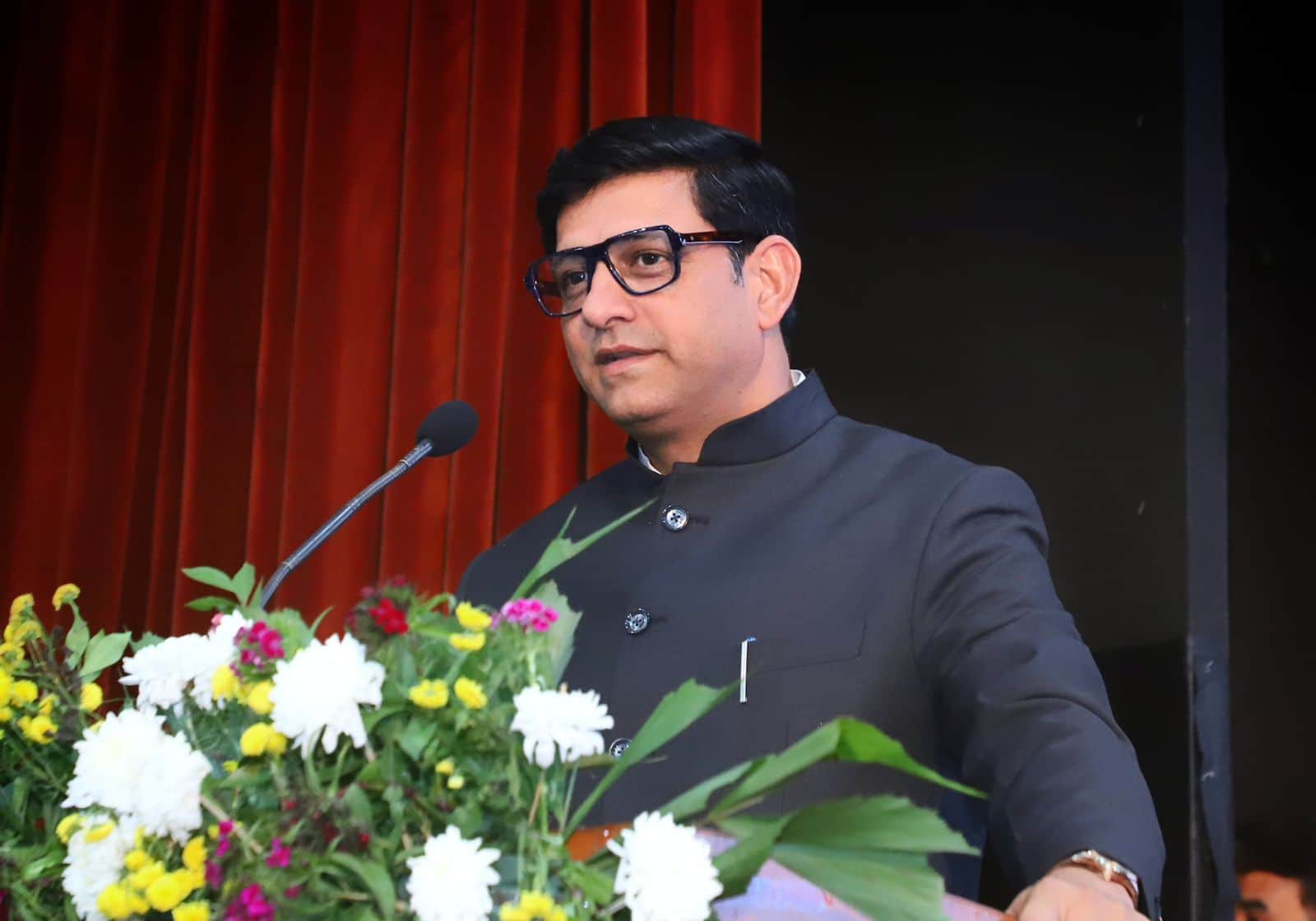 मेयर पुष्य मित्र भार्गव।