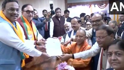 UP: सात बार के सांसद पंकज चौधरी ने यूपी भाजपा अध्यक्ष पद के लिए किया नामांकन, सीएम योगी बने प्रस्तावक Cough syrup scandal: Constable built luxurious houses with ill-gotten gains; ED raids underway at 25 locations