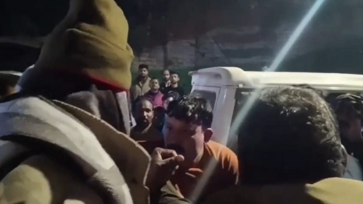 Video of a man threatening policemen goes viral, man says the minister will take care of you