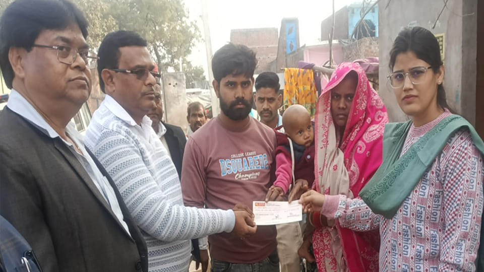 Auraiya: After death of innocent child, the administration provided financial assistance of one lakh rupees