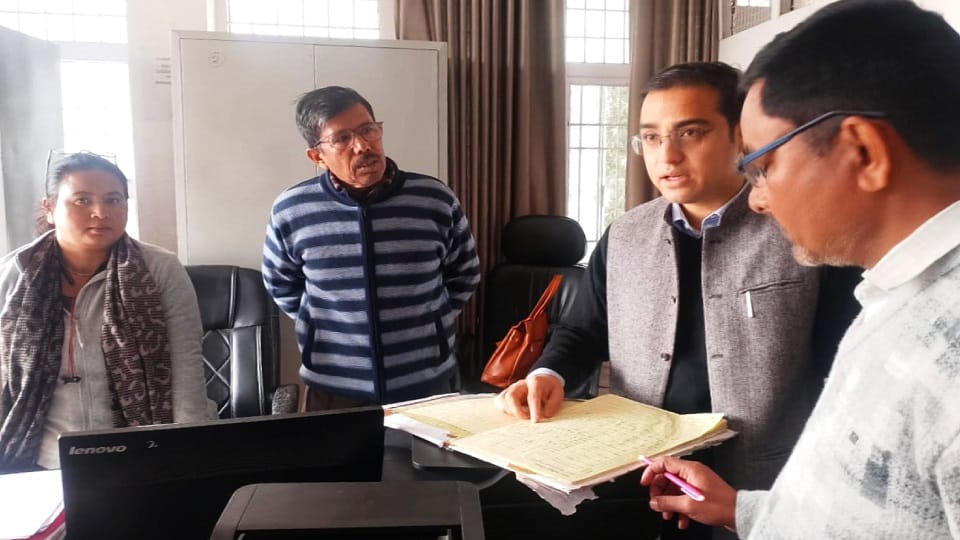 Rudrapur Chief Development Officer Divesh Shashni conducted surprise inspection of four departments
