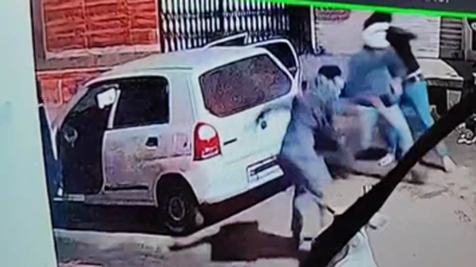 सीसीटीवी में कैद हुई घटना