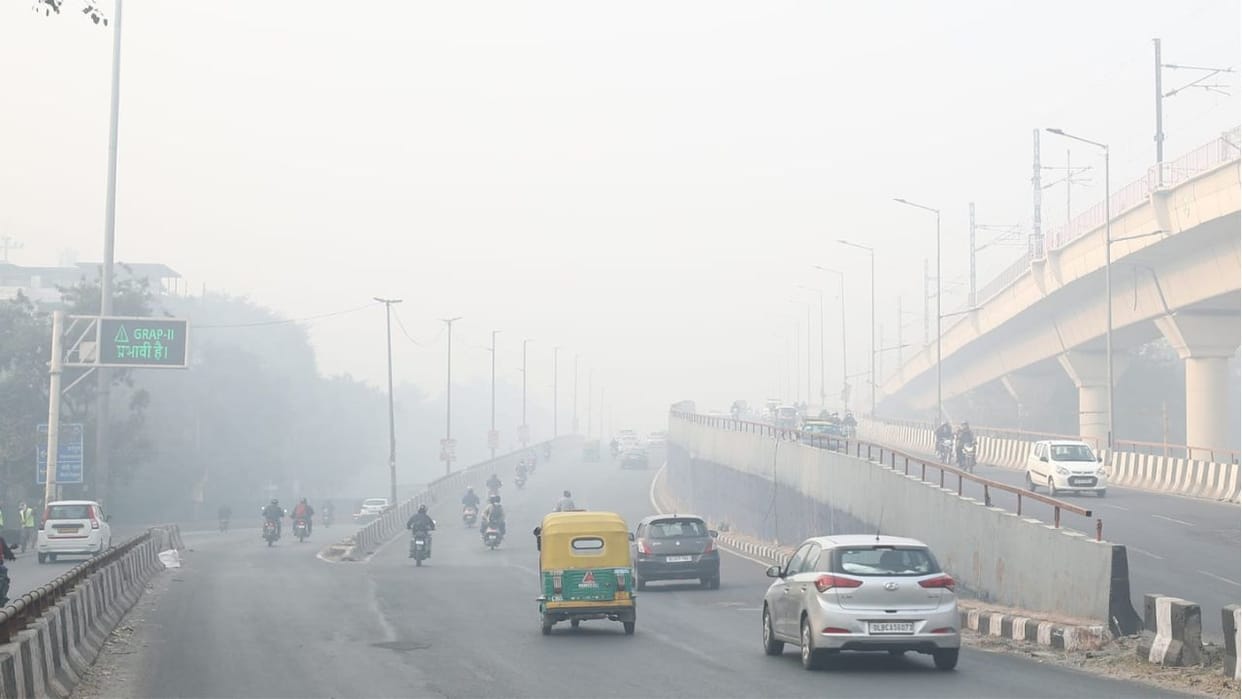 GRAP Stage 4 Enforcement Intensifies in Noida as 232 Vehicles Fined Since December 1