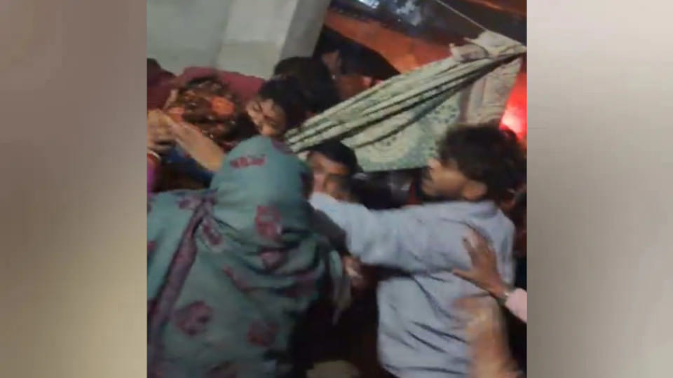 Dispute between two parties in Deoria, sharp-edged weapon attack - 9 people seriously injured