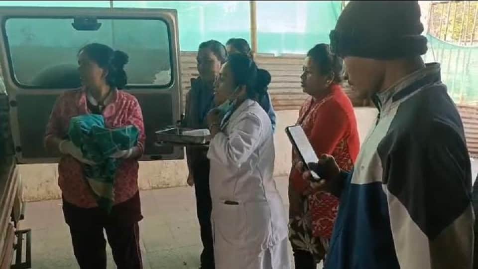 दिव्यांग महिला ने दिया बच्चे को जन्म