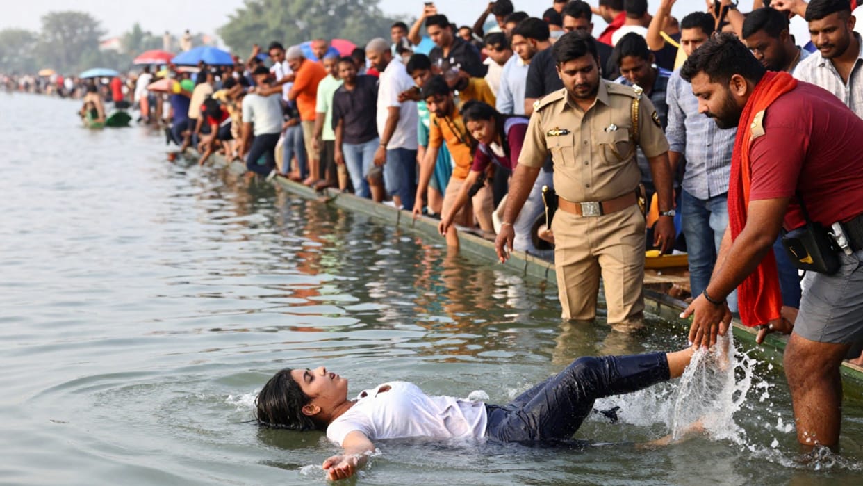 Ajmer News: Panic after a young woman falls into Anasagar Lake, young man accused of pushing her