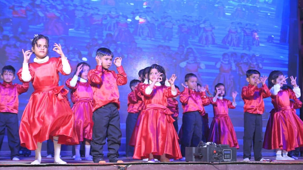 अद्भुत प्रस्तुति देते बच्चे