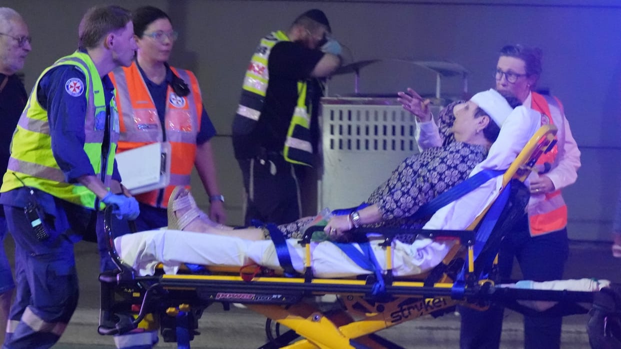 Gunman opens fire on people at Bondi Beach in Australia; several injured