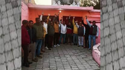 Balrampur: Uproar over the marriage of the temple's Mahant, said- the Mahant's conduct is not good