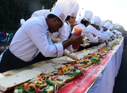 MP News: Bhopal creates new history, makes the world's longest sandwich in 7 minutes, record entered in Limca