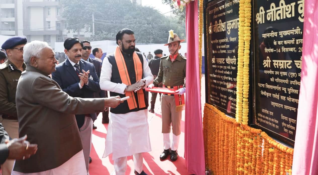 सीएम नीतीश कुमार के साथ डिप्टी सीएम सम्राट चौधरी, BSSC के अध्यक्ष आलोक राज।