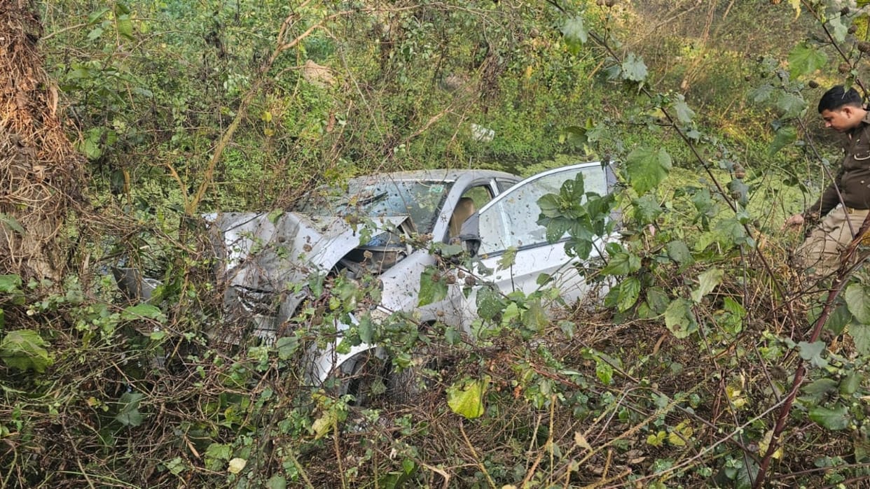 man died in Bareilly after his car overturned