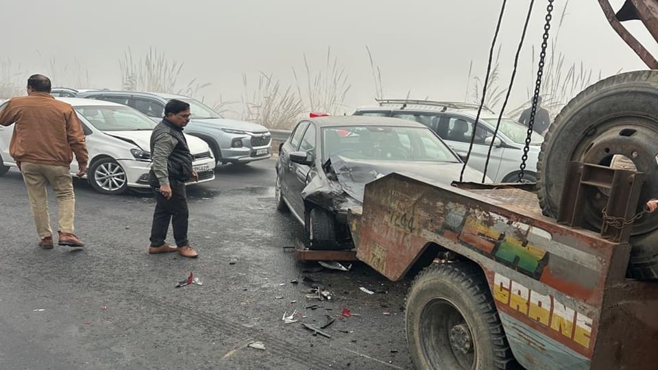 UP: Fog wreaks havoc in Moradabad division, ten vehicles collide on Gajraula highway, several injured