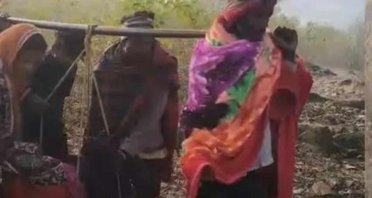 gumla pregnant woman death lack of road ambulance failure ghaghra jharkhand