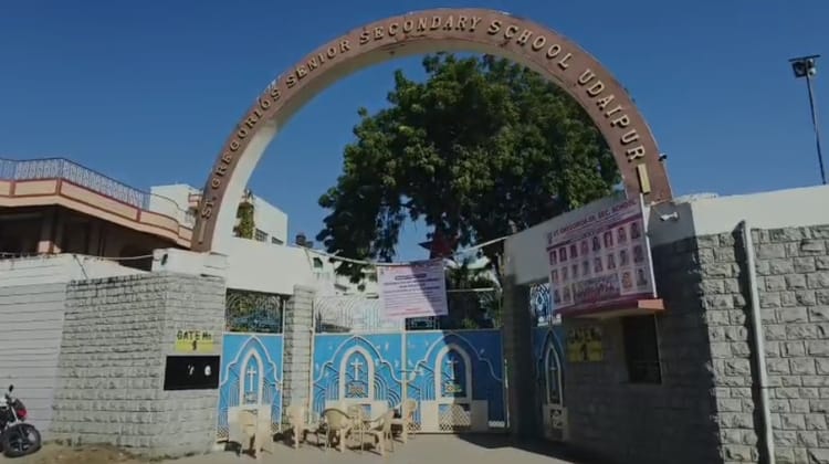 Rajasthan: सेंट ग्रेगोरियस स्कूल फिर विवादों में, कड़ा पहनने पर छात्रा को TC; शिक्षकों का धरना पुलिस ने हटवाया