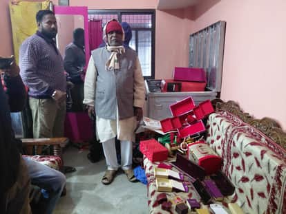 Bihar Saran News: Lakhs of rupees stolen from a teacher's house in Chhapra, police investigating