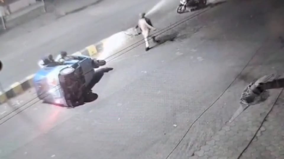 A speeding auto rickshaw overturned after going out of control, seriously injuring a female passenger