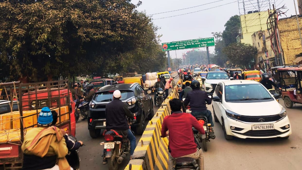 Kazzakpura Overbridge Delineators installed PWD will also put up four signboards in varanasi