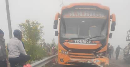 Hamirpur Accident collision between bus and Bolero on Expressway leaves three dead and four seriously injured