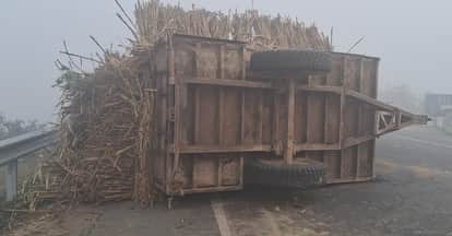 Farrukhabad sugarcane laden trolley overturned after being hit by dumper one young man died another injured