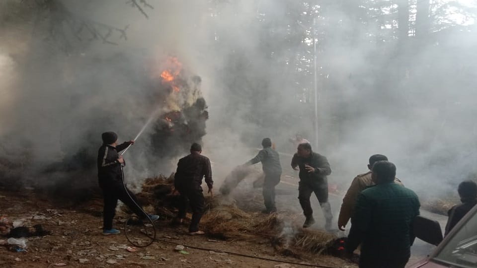 Grass loaded in pickup caught fire in lohaghat