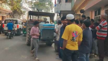 PRD jawan died colleague seriously injured after colliding with brick-laden tractor-trolley in Gonda