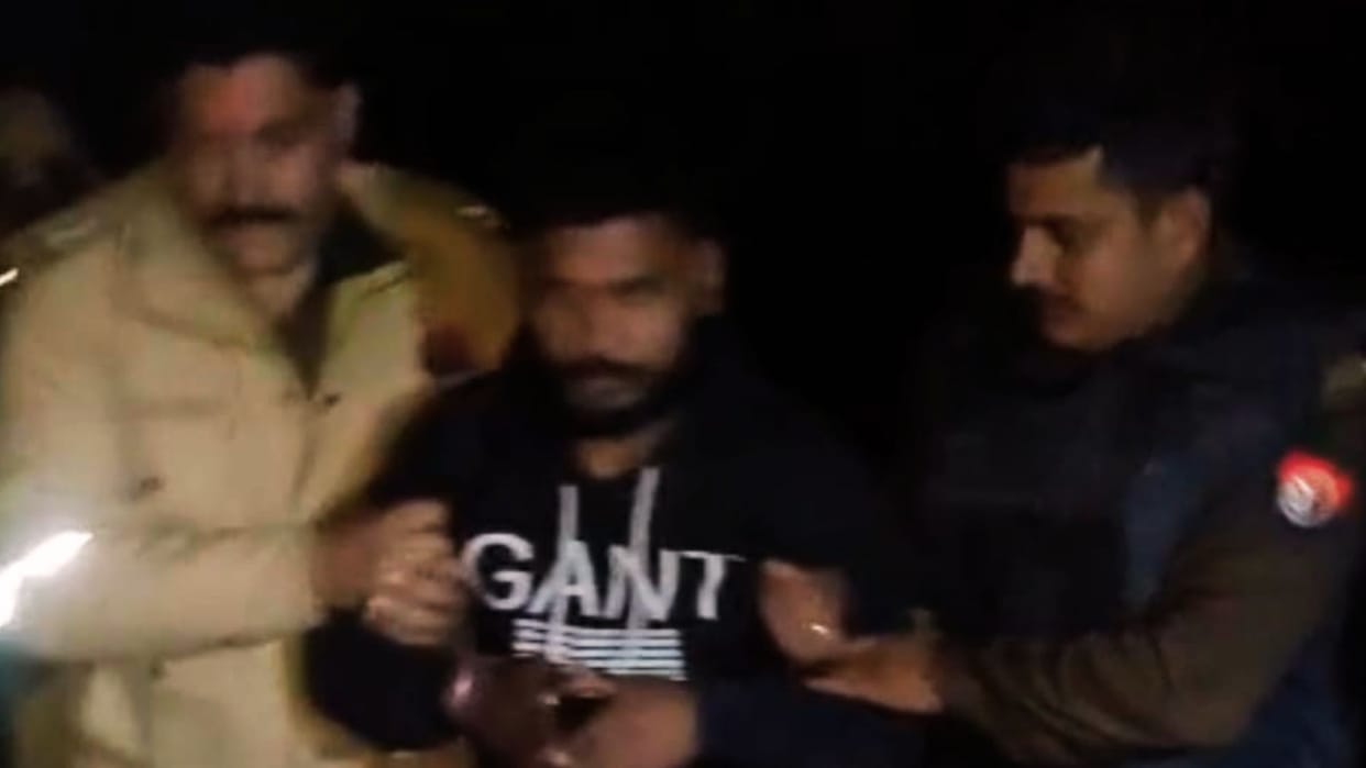 Criminal injured in half-encounter in azamgarh demanded extortion money gunpoint his accomplice escaped