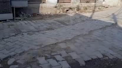 Jhansi: Municipal Corporation Ward 38... dug up roads, broken culverts became the cause of accidents.