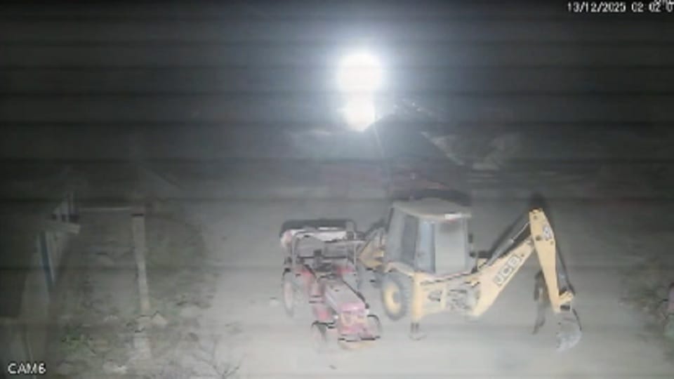 Two tractors were used to steal approximately 50 liters of diesel after breaking into a crusher plant