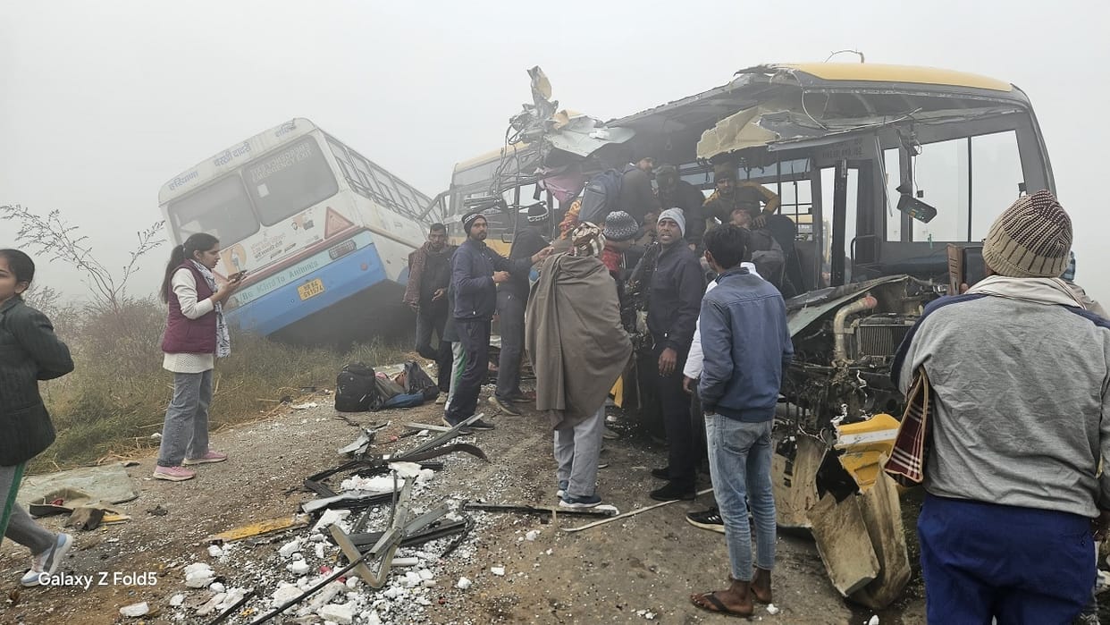 Dense fog blankets Haryana: Several vehicles collide on National Highway-52, traffic slows down