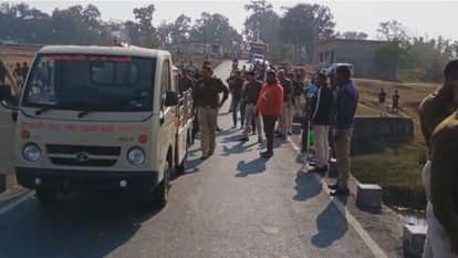 Two people died in collision between trolla and motorcycle in Surajpur