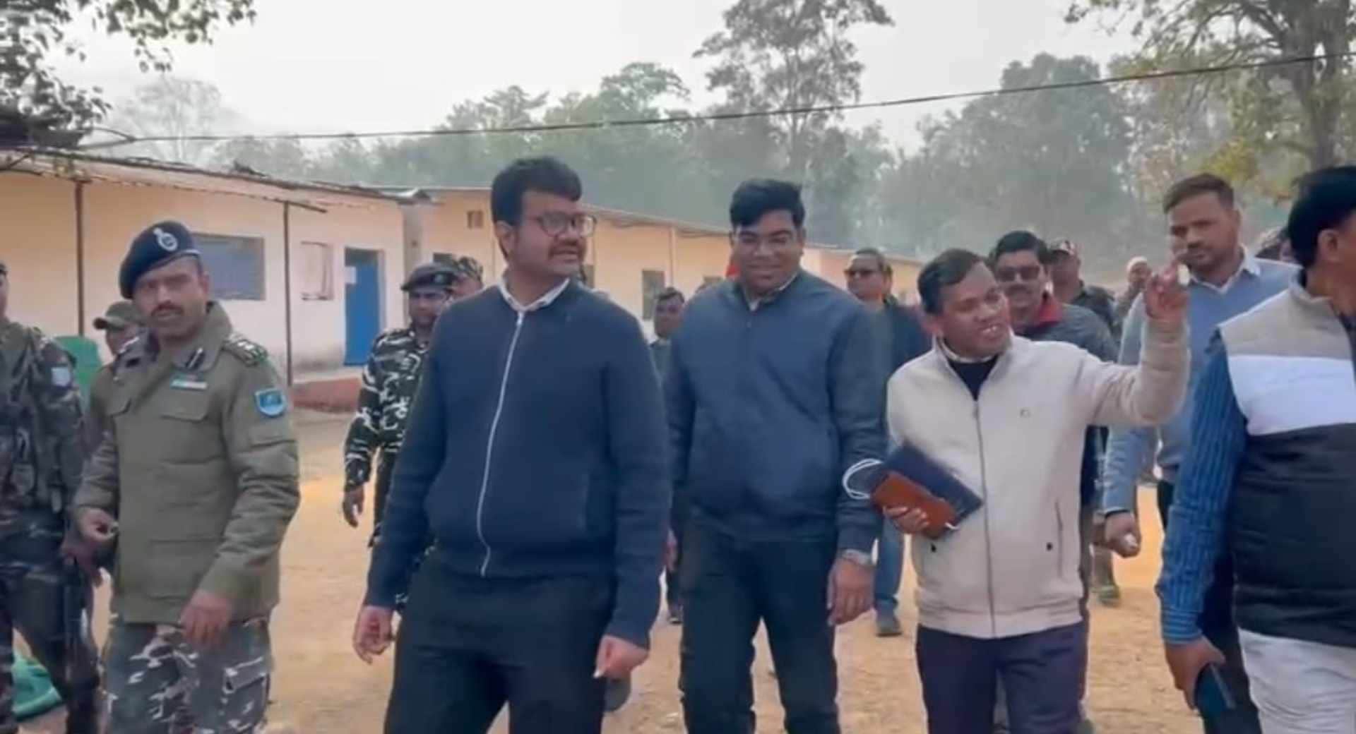 तिसिया गांव में पहली बार प्रशासन पहुंचा