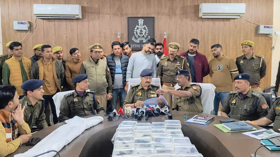 दो तस्कर मुठभेड़ में गिरफ्तार