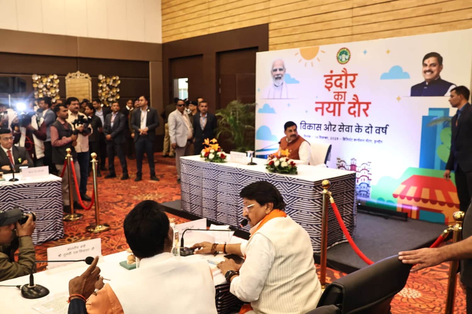 विकास कार्यों को लेकर रविवार को मुख्यमंत्री मोहन यादव ने बैठक ली।