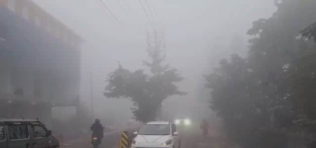 आगरा में घना कोहरा