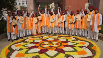 BHU 105th Convocation Ceremony 1000 students of DAV PG College received their degrees in varanasi