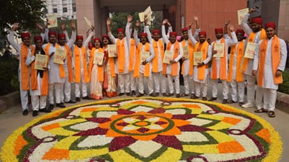 बीएचयू के दीक्षांत समारोह में शामिल मेधावी। (फाइल)