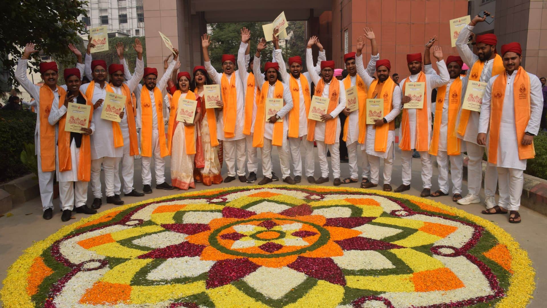 बीएचयू के 105वें दीक्षांत समारोह में शामिल मेधावी