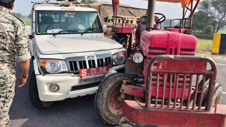 Bhind News: अवैध रेत परिवहन पर कार्रवाई करने SDM पर हमला, गाड़ी को रेत माफिया ने मारी टक्कर