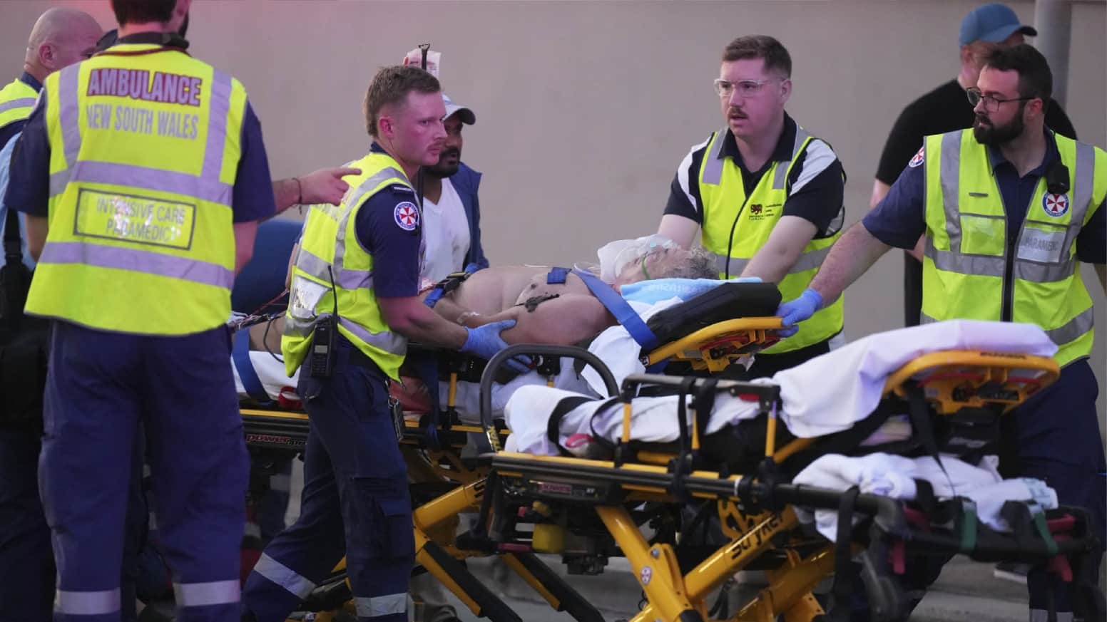Bondi Beach Shooting Australian father son kills many Jewish families mourn Sydney Hanukkah hindi updates