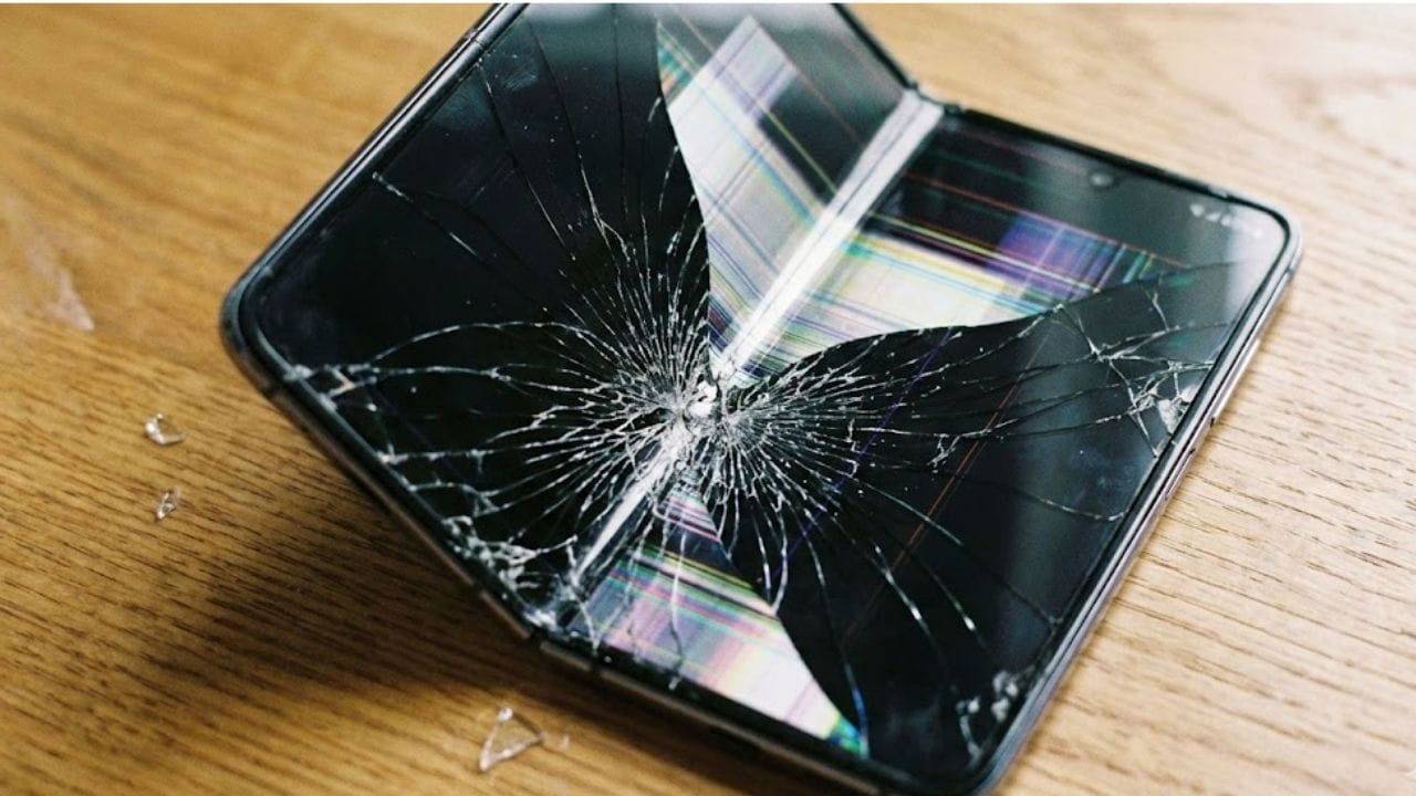 SmartPhone Tips: Should you throw a dead smartphone in the trash? Know the hidden risks