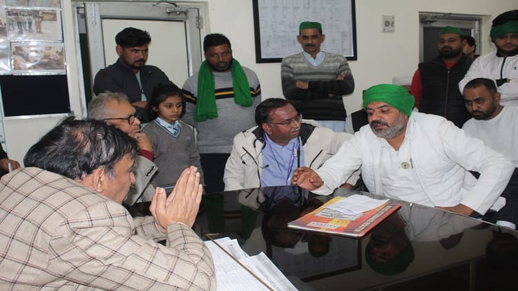 Meerut: जिला अस्पताल में छह साल की बच्ची ने बोला 'भैया' तो भड़के डॉक्टर, बुलाई पुलिस, भाकियू ने किया हंगामा