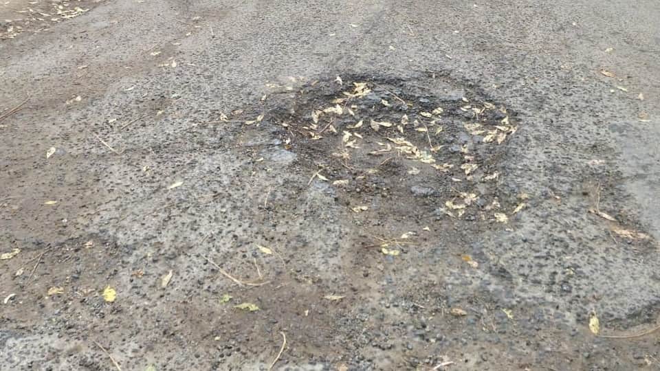 चंडीगढ़ में टूटी सड़कें।