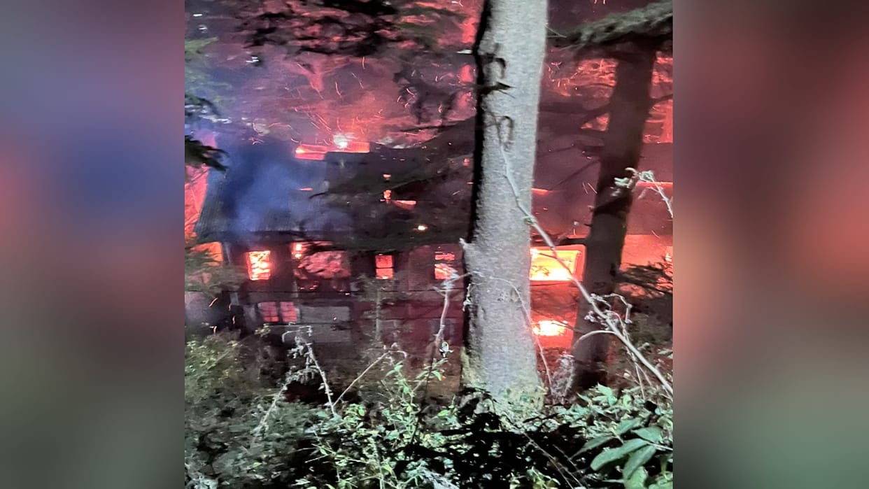 Shimla: An old house near Machhi Wali Kothi in Benmaur was gutted by fire.