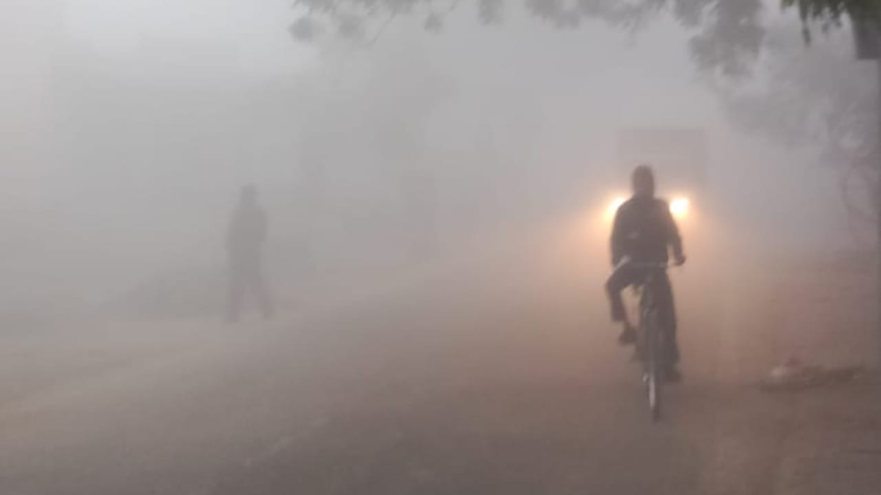 Dense fog in Bareilly and other district visibility is zero
